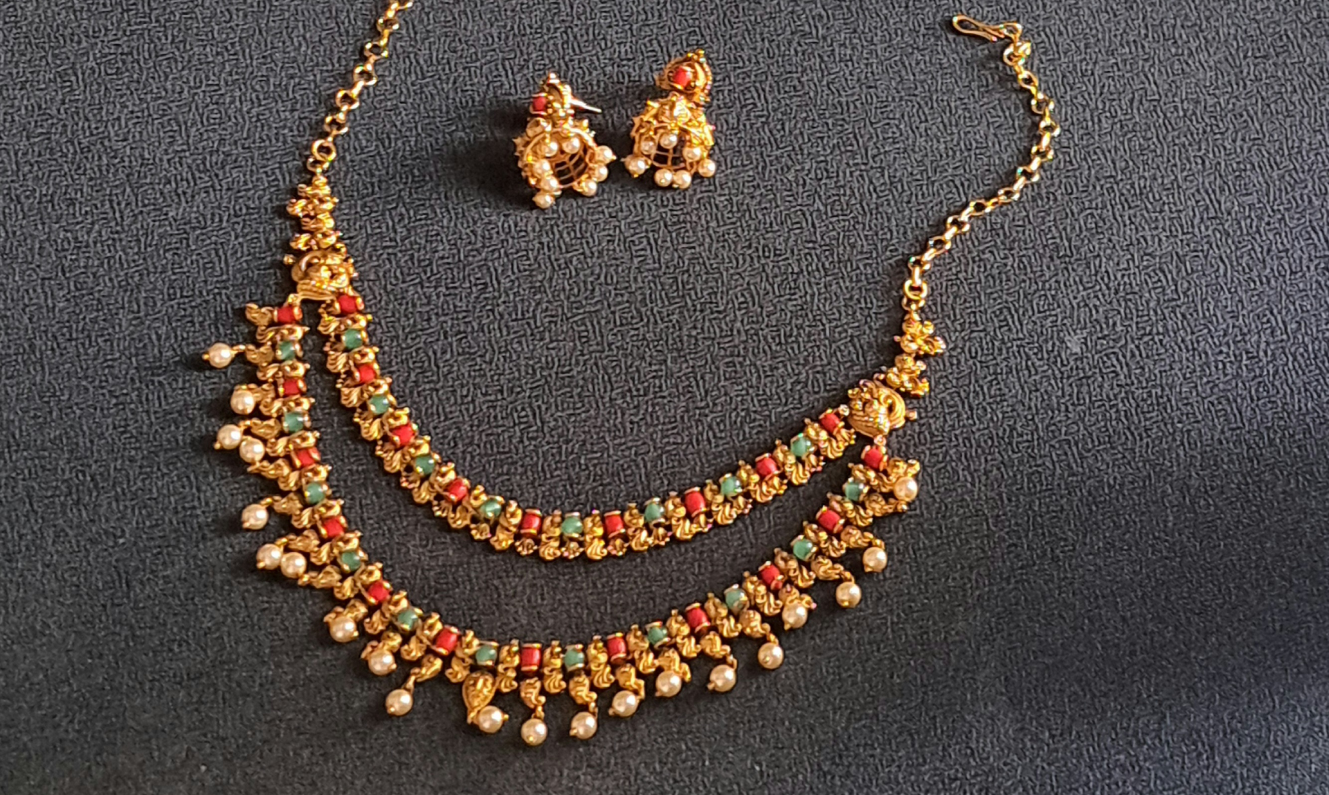 Necklace and ear rings