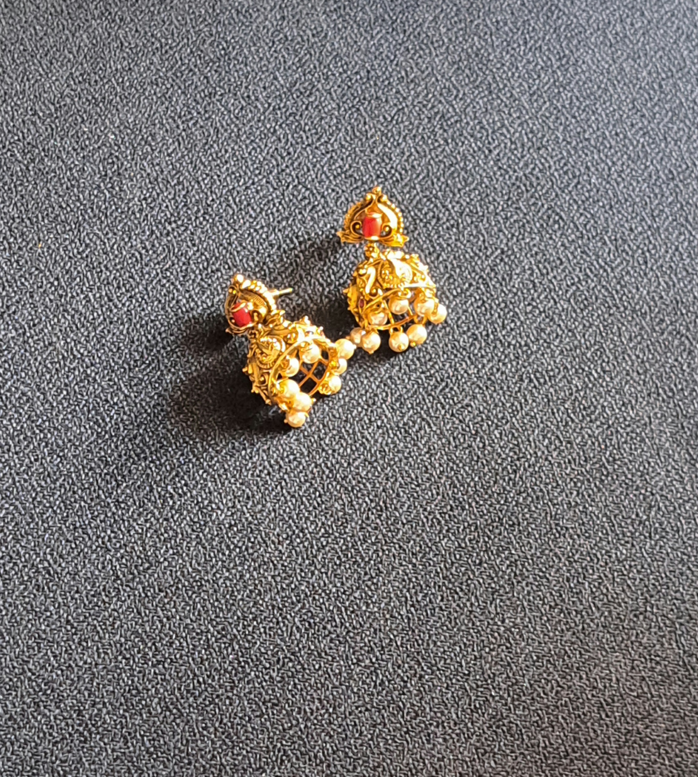 Necklace and ear rings Thumbnail 1